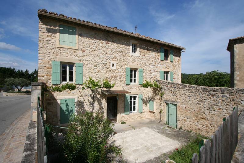 A vendre, Maison de village Drôme Provençale, habitable bien qu'à rafraîchir A vendre, Maison de village Drôme Provençale, Au coeur d'un charmant village habitable bien qu'à rafraîchir